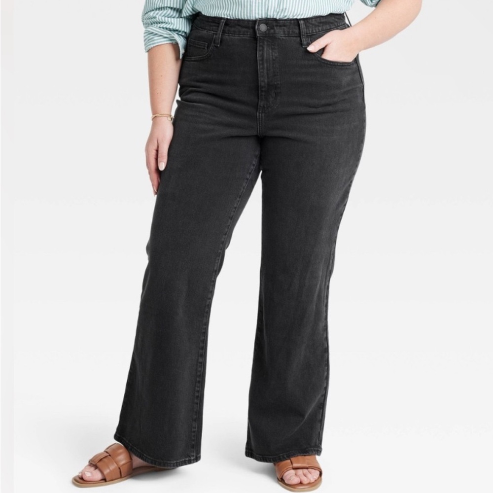 NWT! Universal Thread High Rise Flare Black Jeans — 17 Short